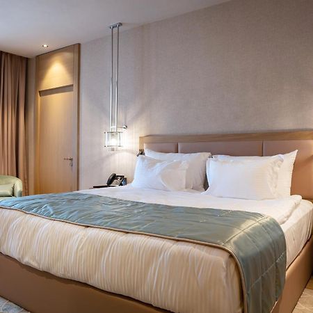 Karavansaray Turkistan Harbour Hotel -Flying Theatre Access 외부 사진 A bedroom at the hotel