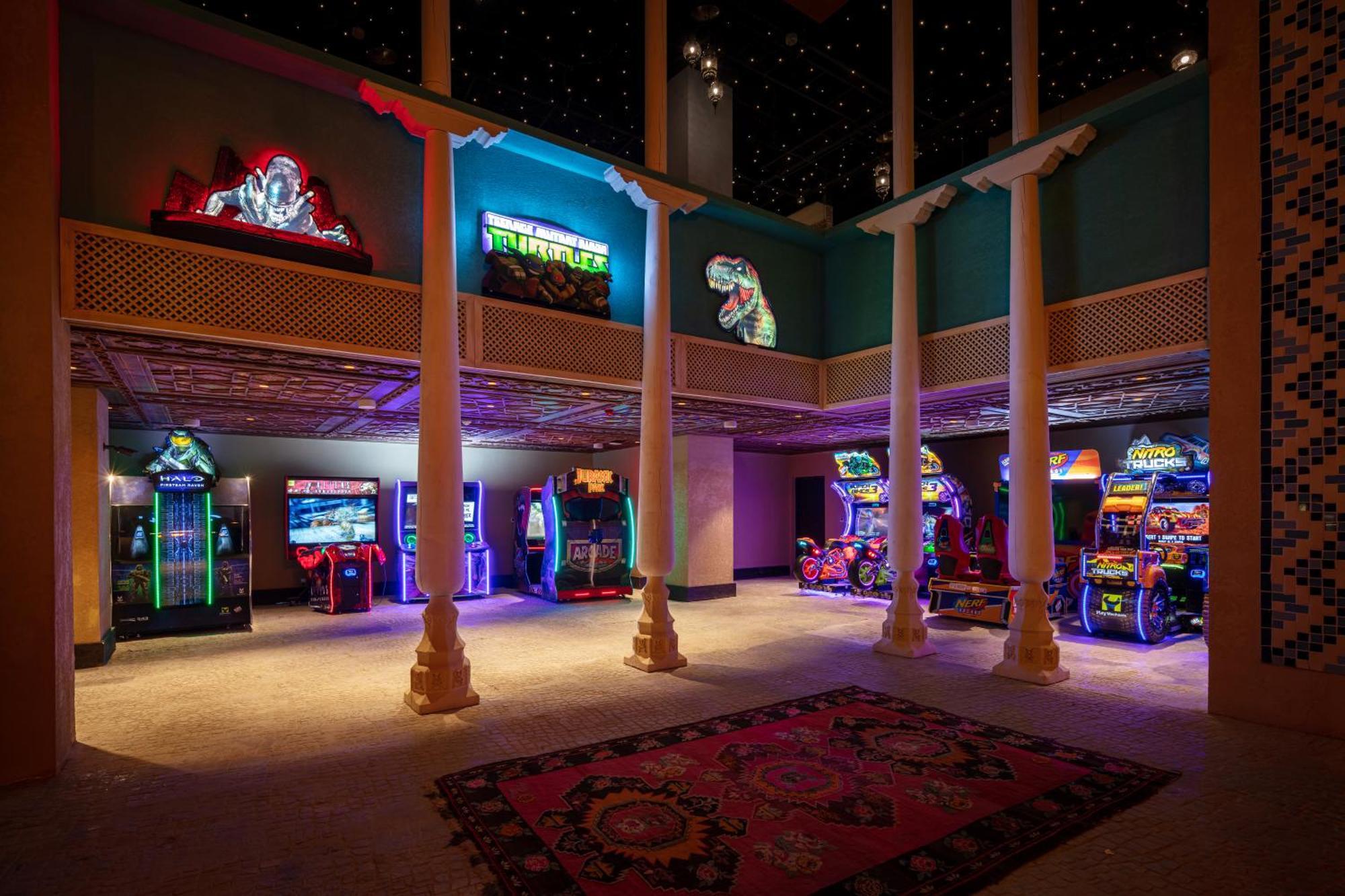 Karavansaray Turkistan Harbour Hotel -Flying Theatre Access 외부 사진 The arcade at the MGM Grand Hotel