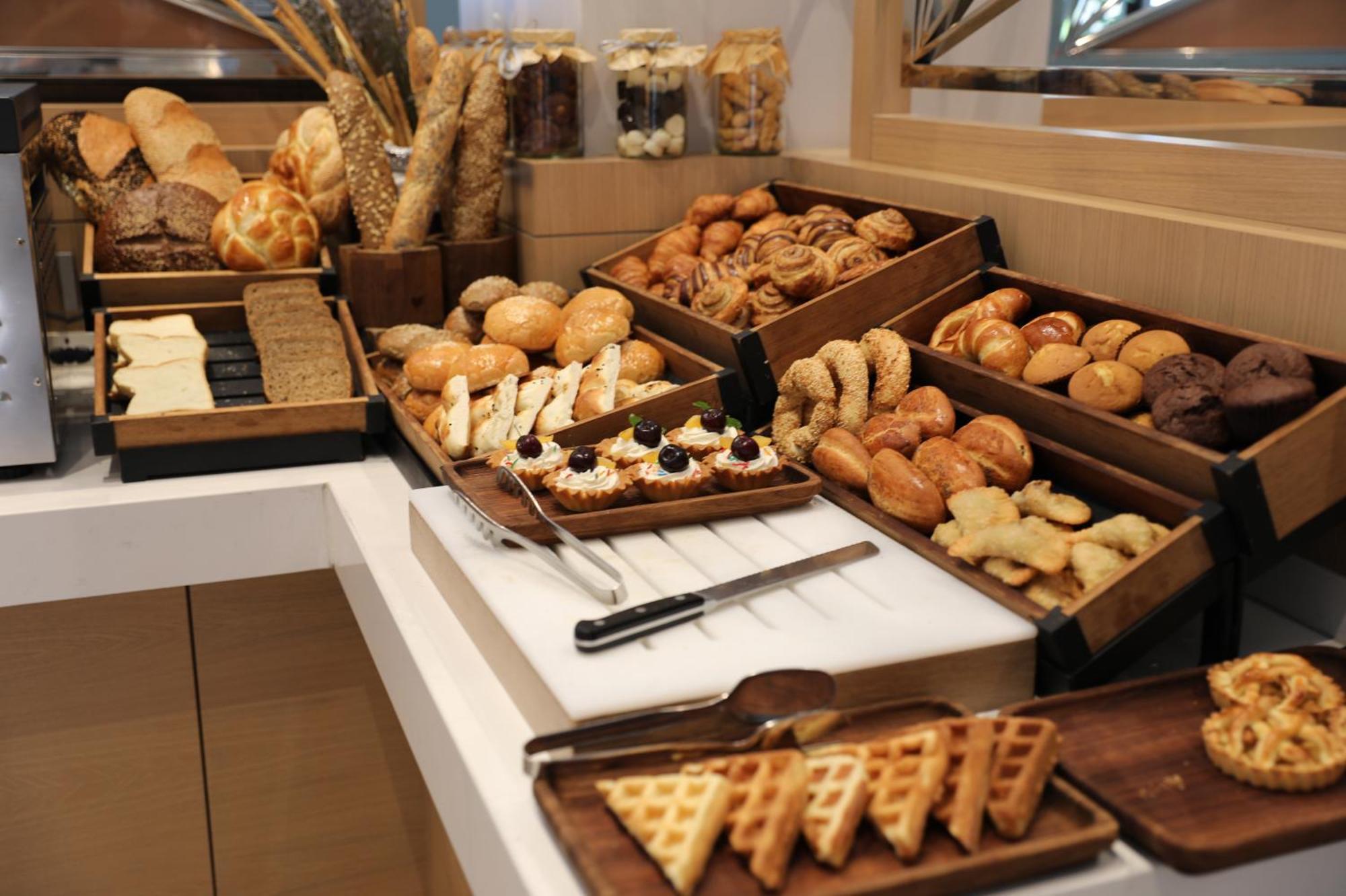 Karavansaray Turkistan Harbour Hotel -Flying Theatre Access 외부 사진 A bread station