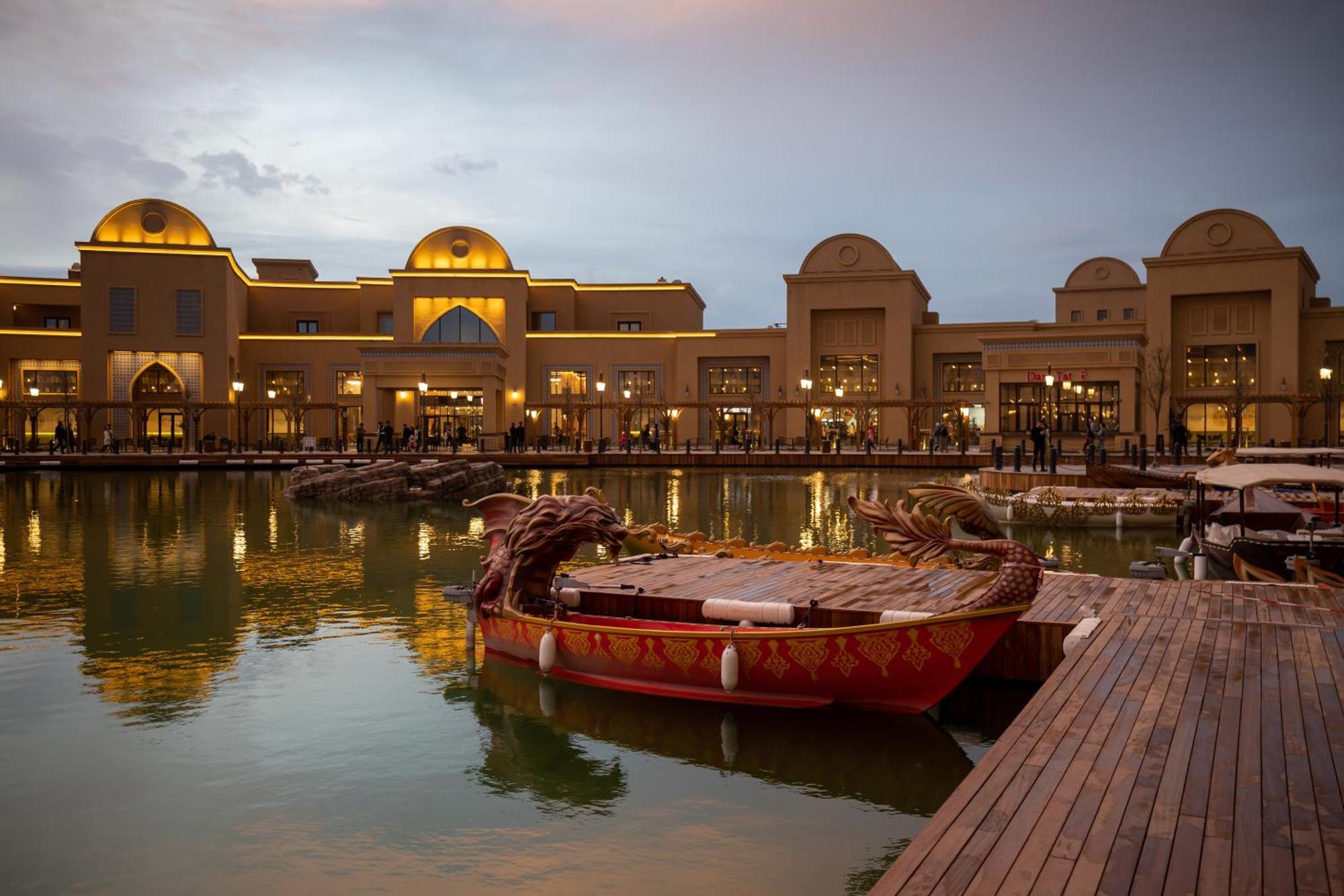 Karavansaray Turkistan Harbour Hotel -Flying Theatre Access 외부 사진 The Village Market