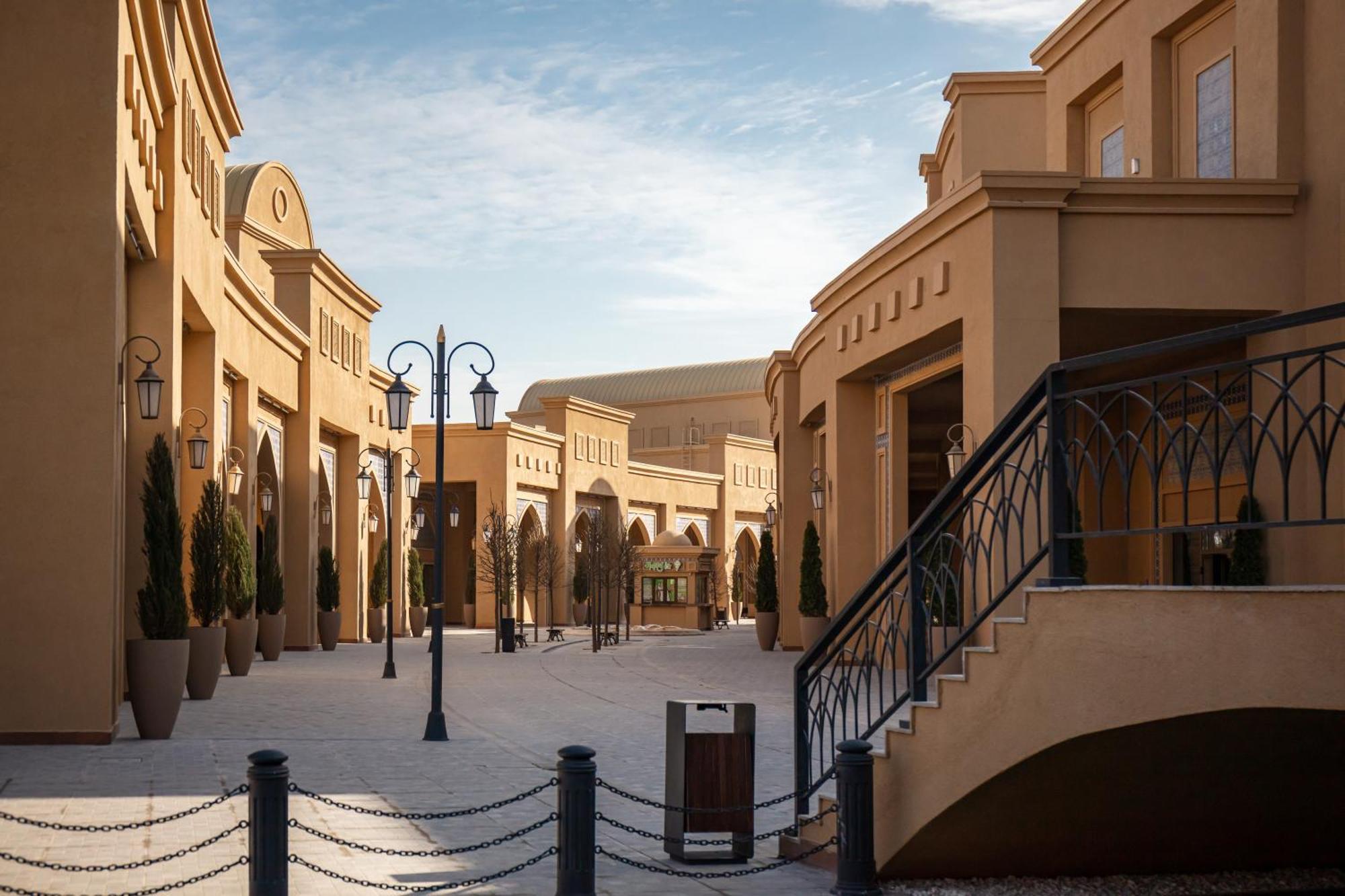 Karavansaray Turkistan Harbour Hotel -Flying Theatre Access 외부 사진 The Village Outlet Mall