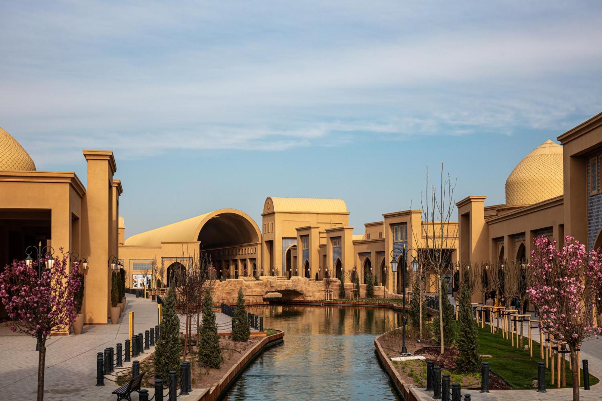 Karavansaray Turkistan Harbour Hotel -Flying Theatre Access 외부 사진 The Village at Grand Prairie