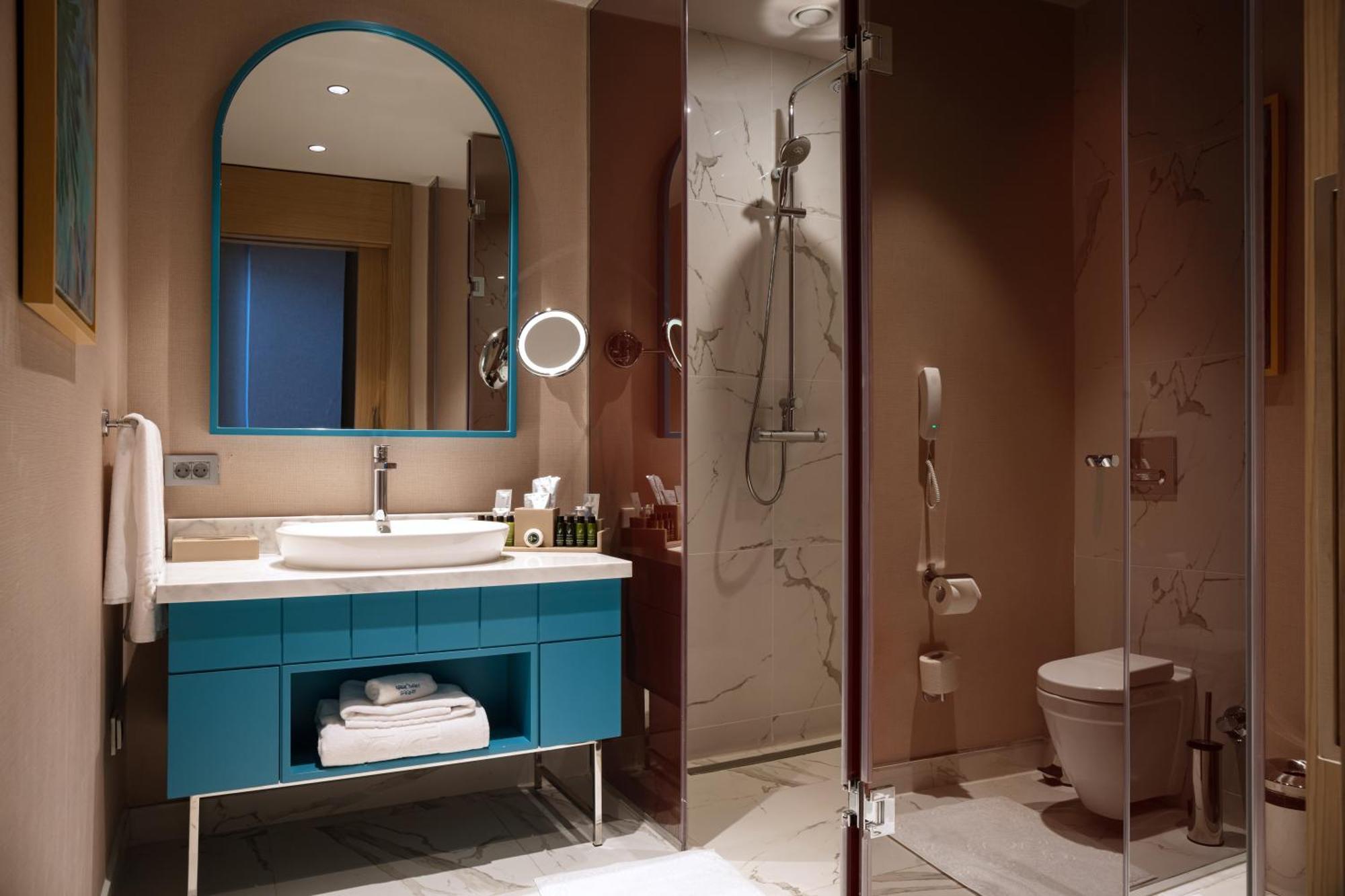 Karavansaray Turkistan Harbour Hotel -Flying Theatre Access 외부 사진 A bathroom in a hotel