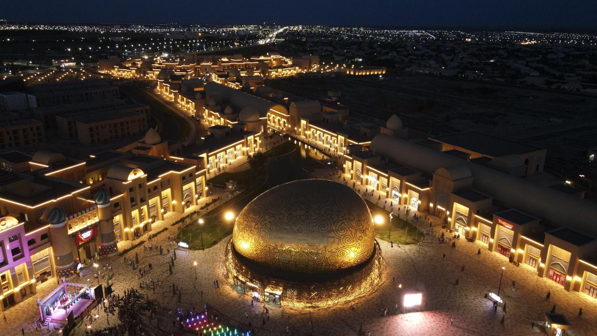 Karavansaray Turkistan Harbour Hotel -Flying Theatre Access 외부 사진 Al-Shaqra at night