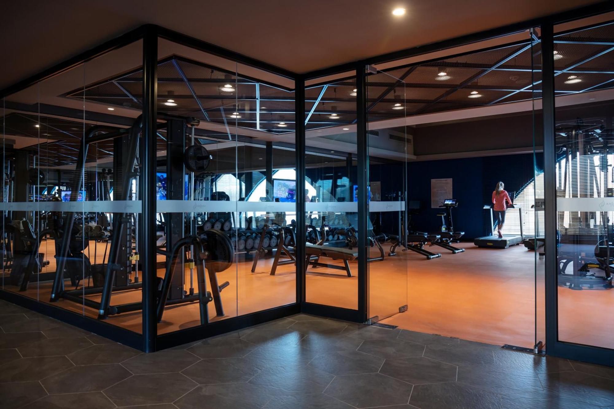 Karavansaray Turkistan Harbour Hotel -Flying Theatre Access 외부 사진 The gym at the hotel