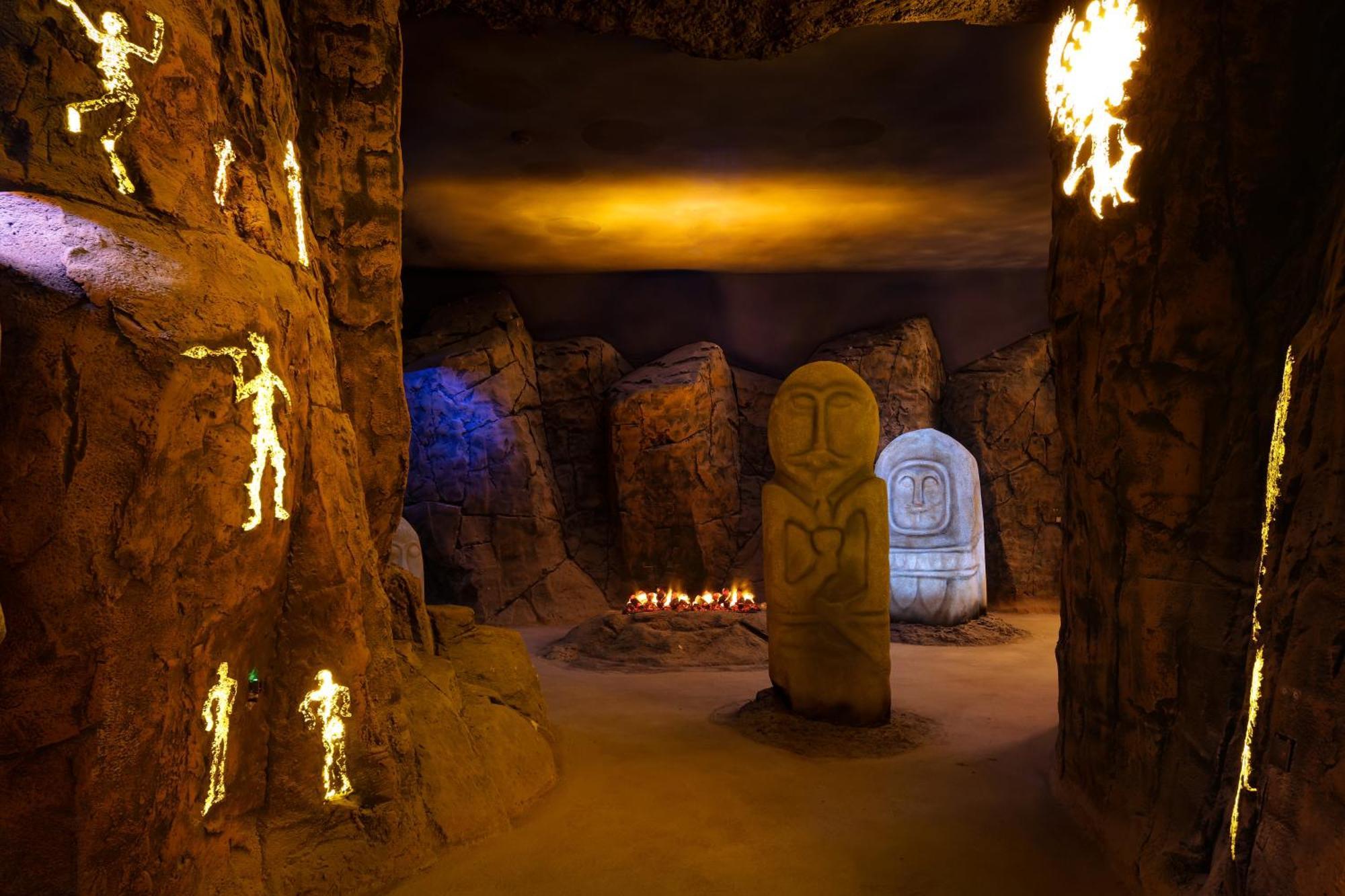 Karavansaray Turkistan Harbour Hotel -Flying Theatre Access 외부 사진 The "Cave of the 1000 Buddhas"